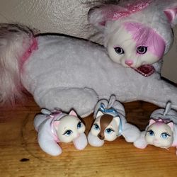 2017 Pink And White Mama Kitty Surprise With 3 Babies! Excellent Condition! 