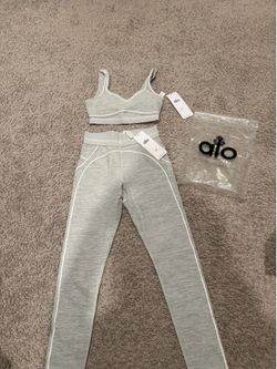 XS GREY ALO SET (Womens athlete 2 pc set)