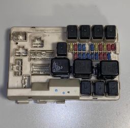 2004-2006 Nissan Altima 2.5L Under-Hood Fuse Box IPDM Relay Module OEM