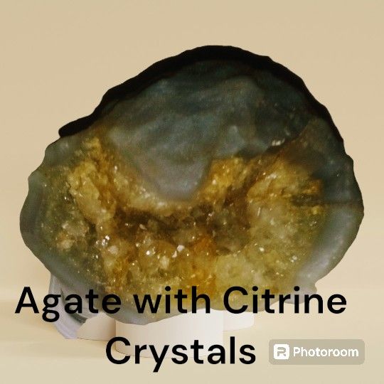 Agate with Citrine Crystals (c0117)