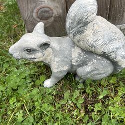 Vintage Squirrel Garden Statue.  Read Description