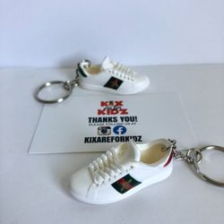 Fashion Chic Ace Bee 3D Mini Sneaker Keychain 