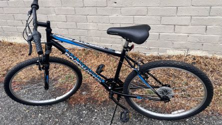 Black and Blue Roadmaster Granite Peak 26 inch men’s bike