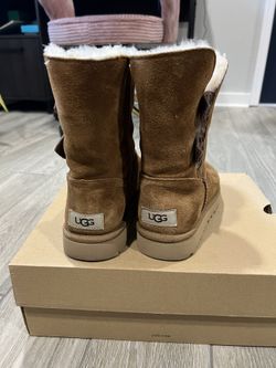 UGG MARCIELA II CHESTNUT BOOTS WOMEN S SIZE 6 for Sale in Tampa FL OfferUp