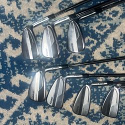Ping I525 Irons 4-pw  KBS Tour 120 Stiff Shaft Like New 