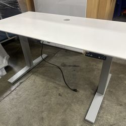 Electric Height Adjustable Sit To Stand Table, Great Condition, Barely Used, 27 X 54” Brand Is Teknion