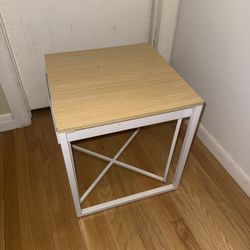 HOMCOM Nesting Coffee Table Set of 2, Modern Nest of Tables, Square Sofa Side Tables with Steel Frame for Living Room, Bedroom, Small Space, White 