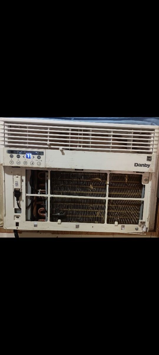 Ac. Air Conditioner Window 12,000 BTU Window with Wireless Connect No Bottom Cover Very Cold, WiFi, Smart Bluetooth, Blows Very Cold Air