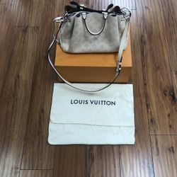 Louis Vuitton Bella Tote M59203