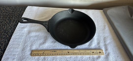 Pioneer woman 9” cast iron pan