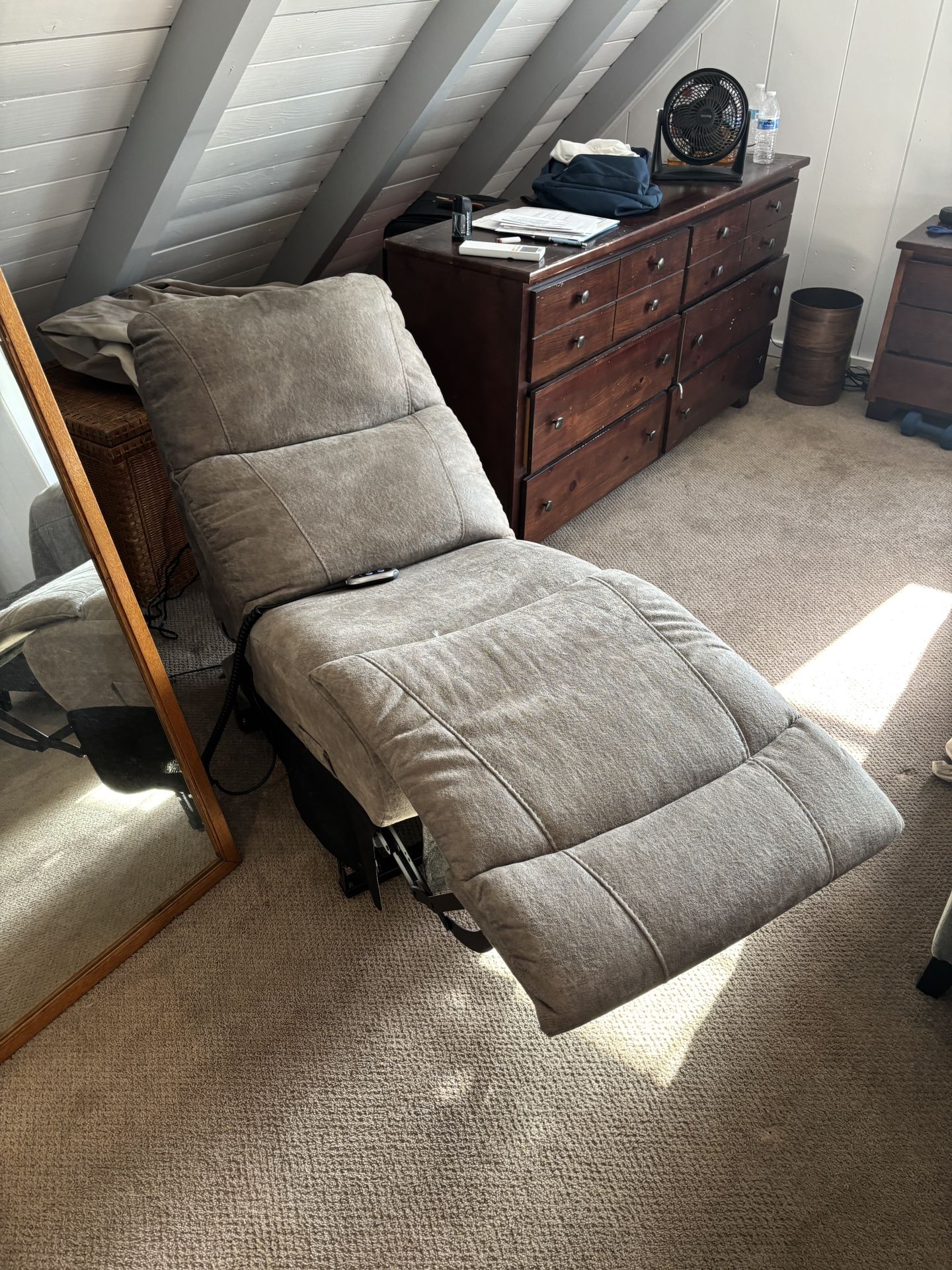 Lazyboy Electric Recliner - Like New