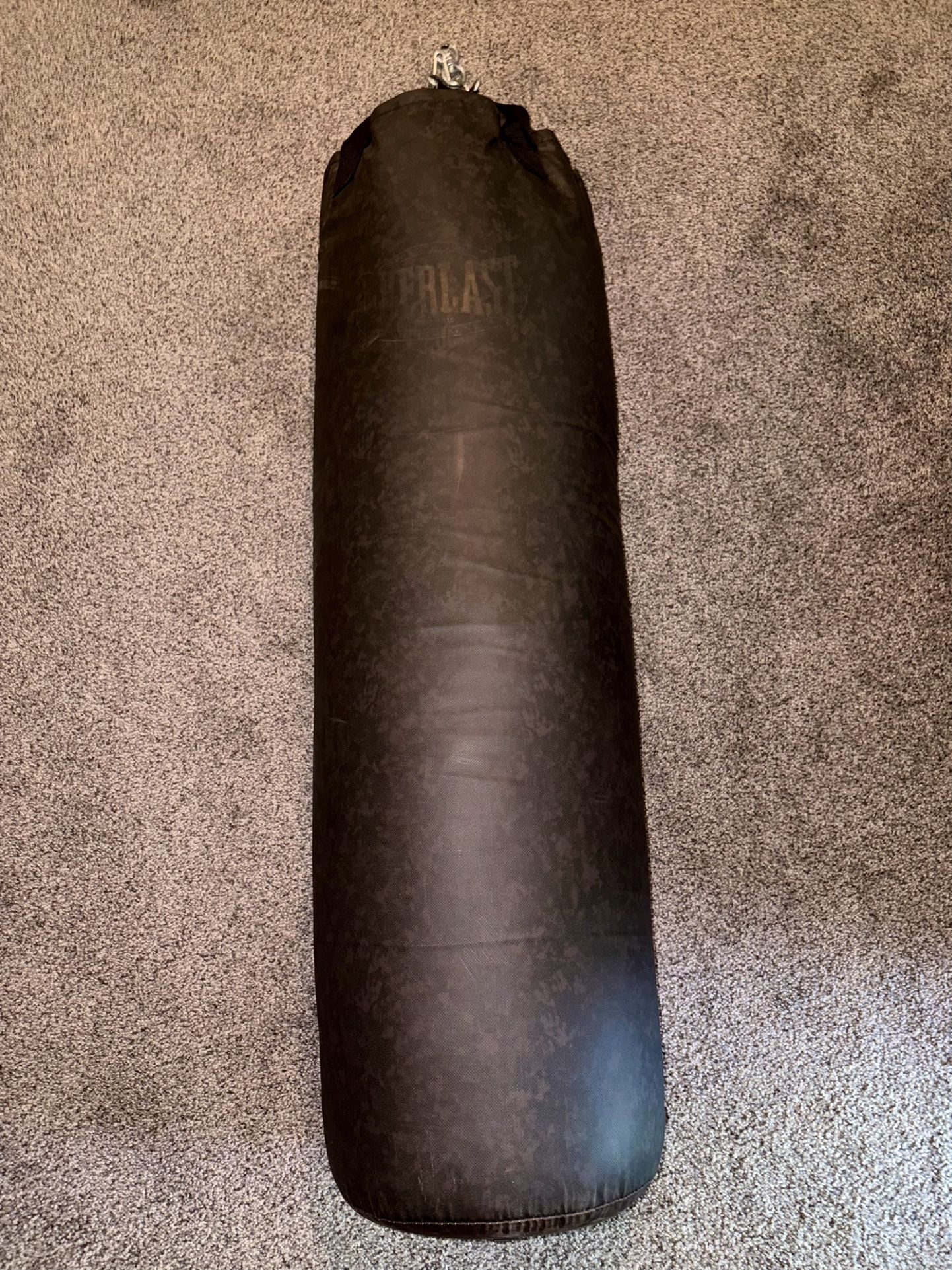 EVERLAST 100lb Heavy Bag with Stand