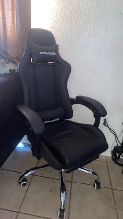 GTPlayer Black Gaming Chair w/ Massage Plug-In