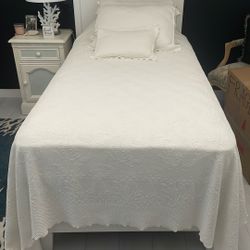 New Twin Frame Mattress And Box Spring and Bedding. $700.00 Paid $1400.00 Never Used. 