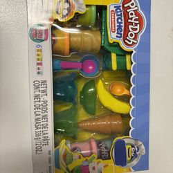 New In Box Playdoh Kitchen I’ve Cream Set