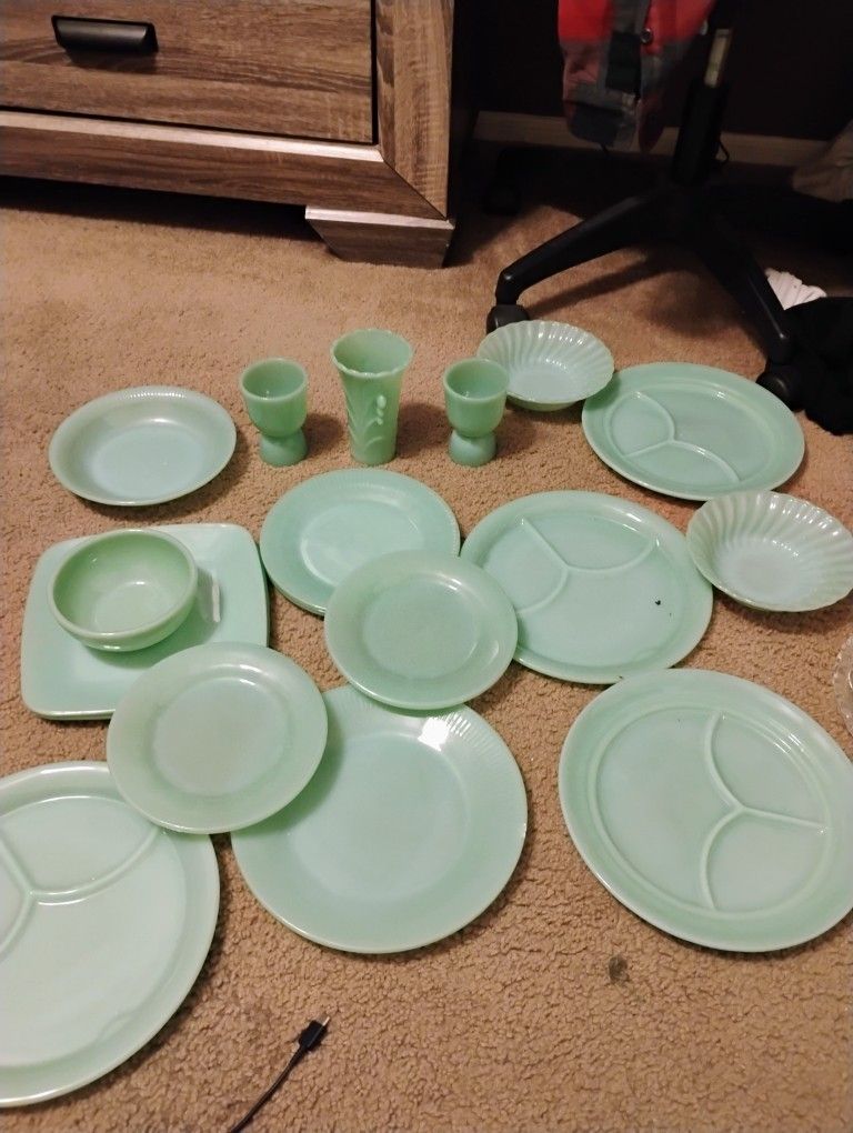 Vintage Fire King Jadeite Glassware.
