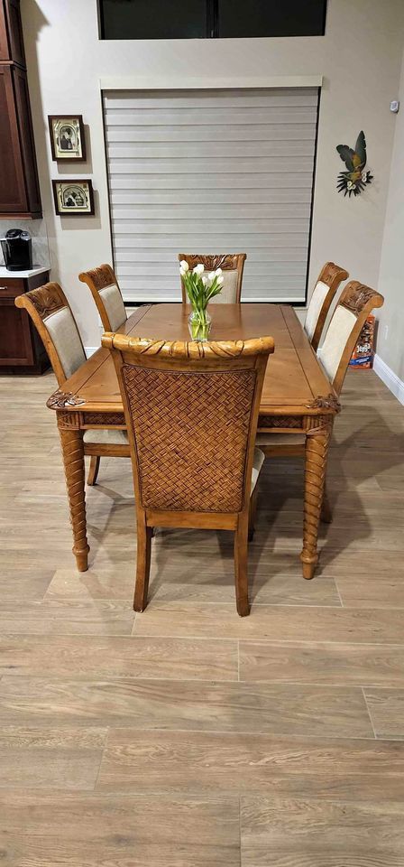 Beautiful Tommy Bahama Style Dining Set 