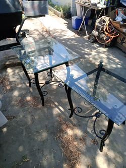 COFFEE,CENTER OR SIDE TABLES LIKE NEW