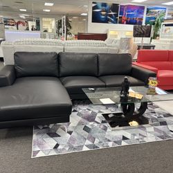 Black L-shaped Sectional Sofa ( Real Leather) For Sale!