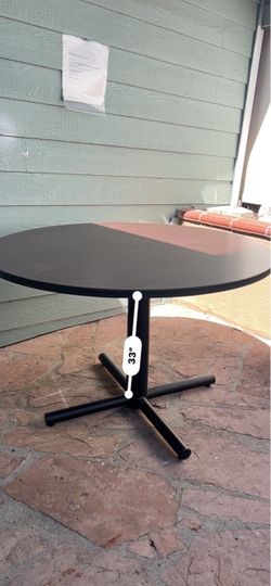 Round Black Pedestal Dining Table 33"
