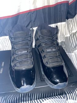 Cap and gown shop 11s footlocker