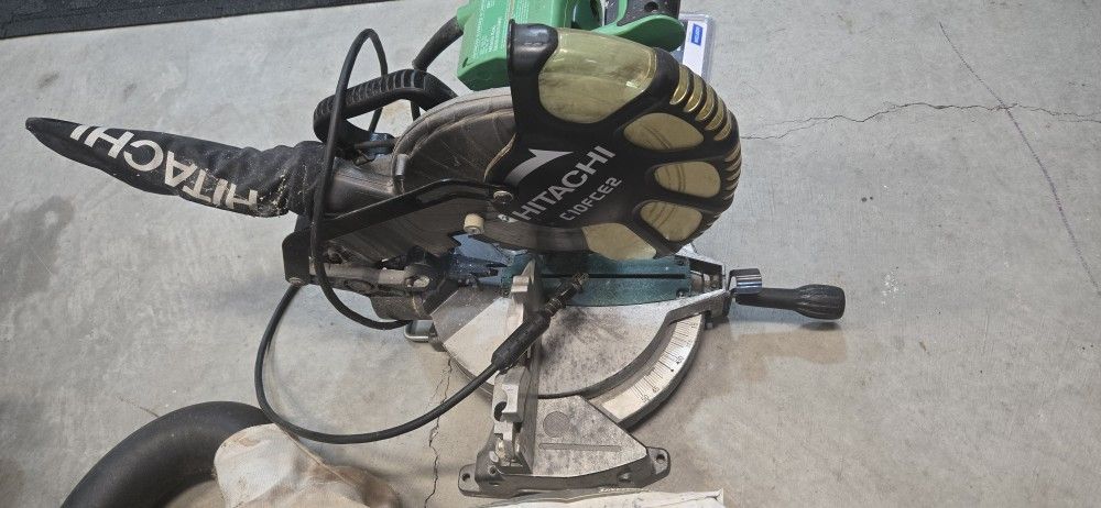 Hitachi C10FCE2 Compound Miter Saw