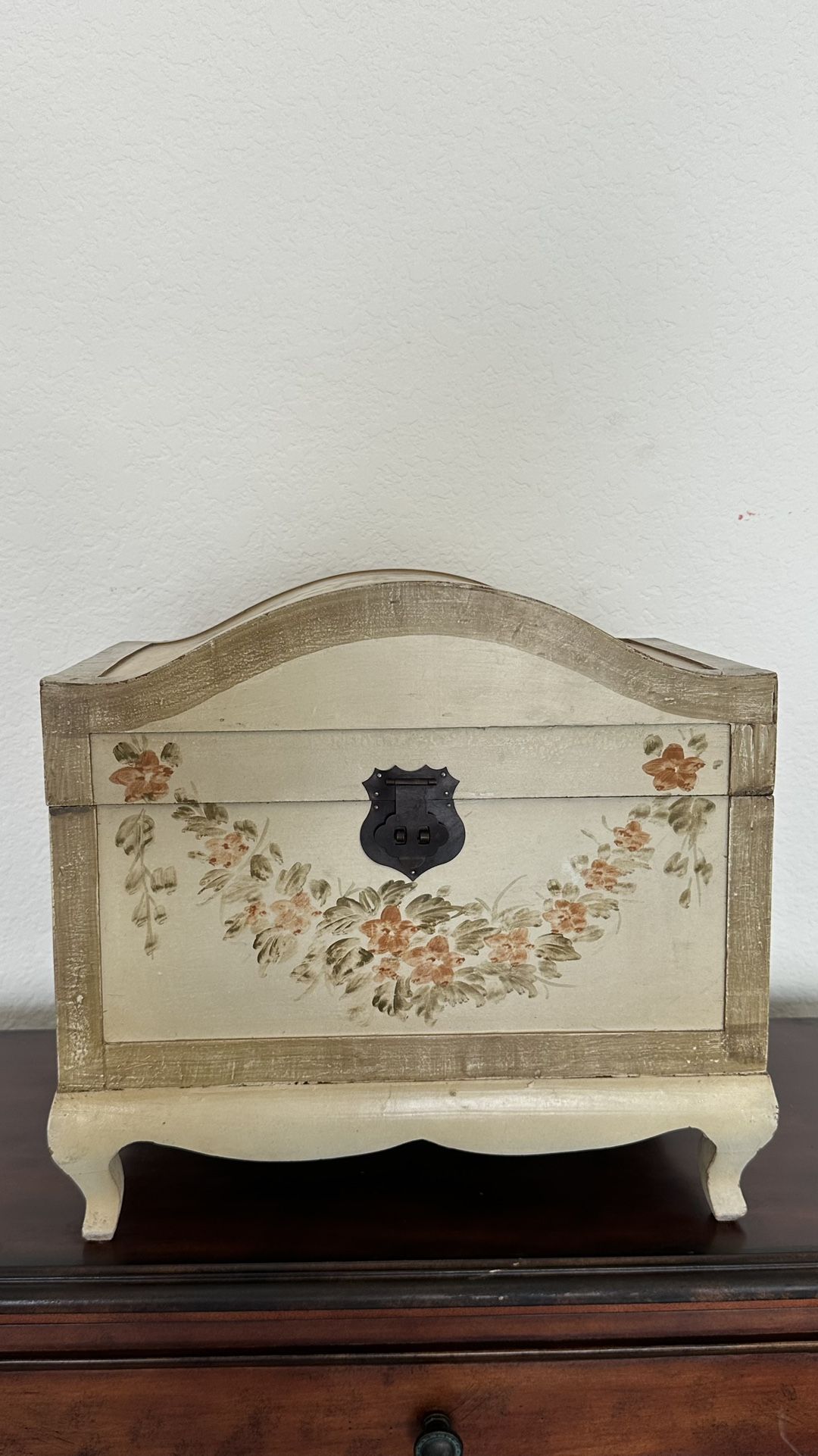 Beautiful Dome Top Wooden Chest Trunk – Hand-Painted Flowers