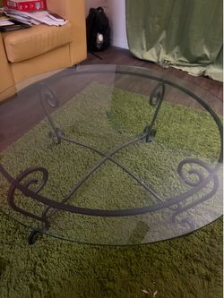 Round coffee table