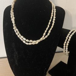 Lovely White Mother Of Pearl Necklace