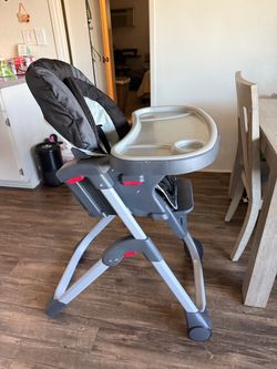 Baby eating chair Graco