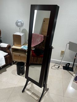 Jewelry/mirror cabinet