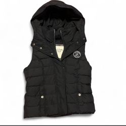 Black Abercrombie & Fitch puffer vest