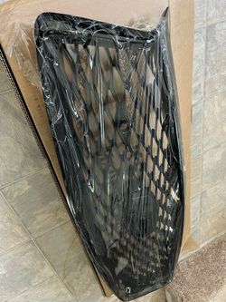 18-23 Gloss Black Q50 New In Box Sensors & Camera Above Emblem 