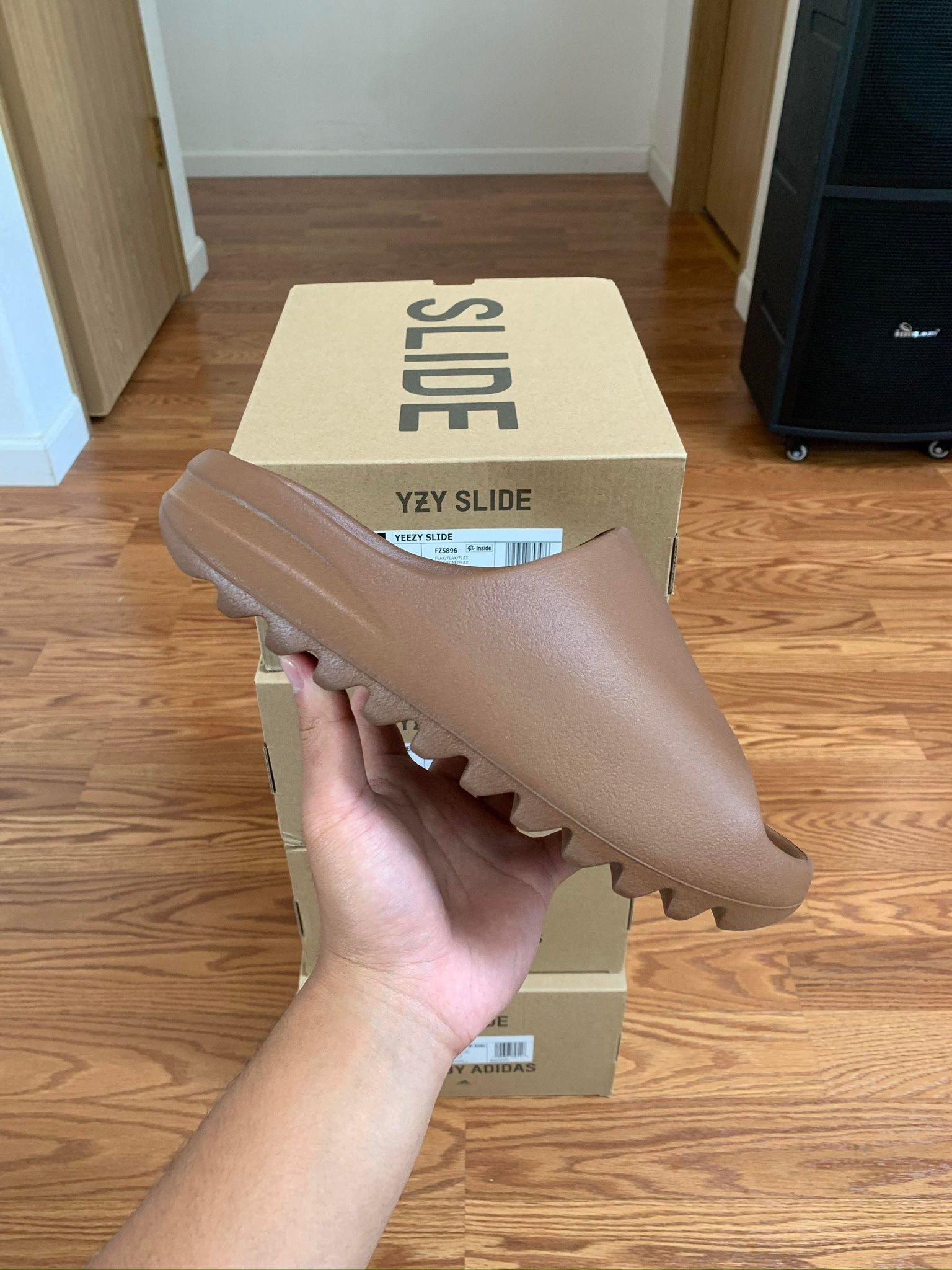 Adidas Yeezy Slide Flax Size 8 & 9