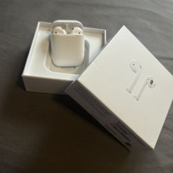 2nd Generation Apple AirPods With Charging Case And Lightning  Wire Cable Charger