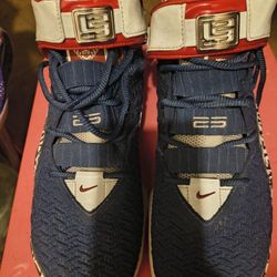 Nike LeBron 17 "LeBron 4 Cold Blue Graffiti" basketball shoe 8.5 Size