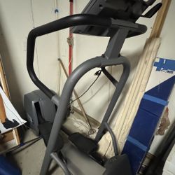 Precor Elliptical EFX 5.17i  *like new