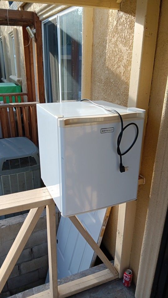 Emerson mini fridge refrigerator with freezer.