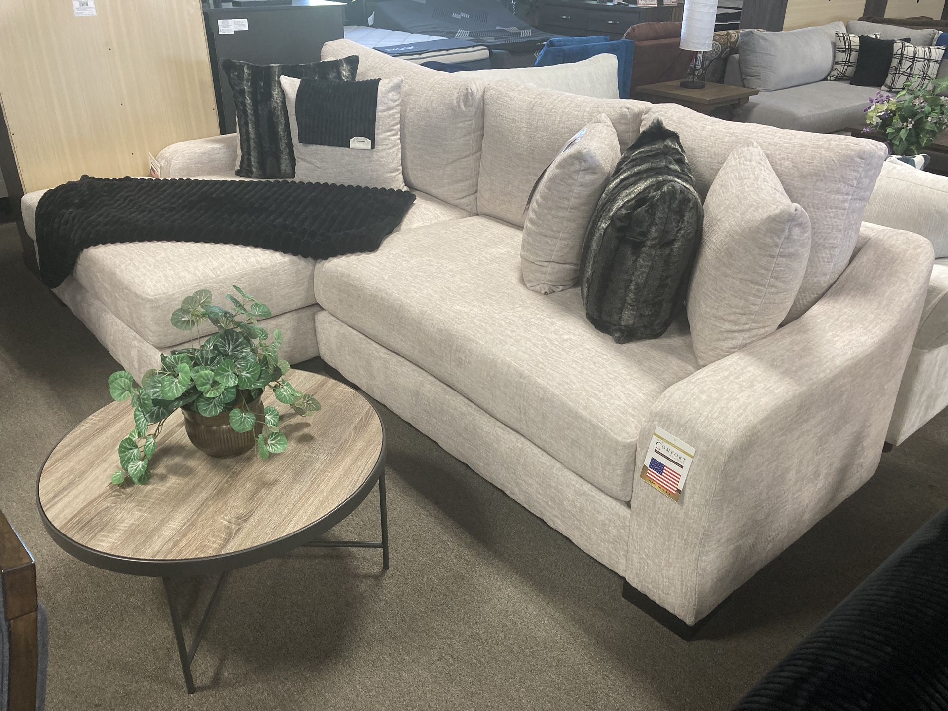 Oversized Sectional! $2299! 🏠🩷🛋️