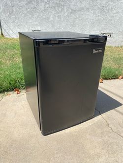 Magic Chef mini refrigerator