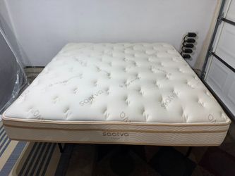 LIKE NEW! Saatva Classic Plush King Mattress - Delivery Available