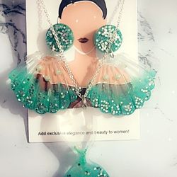 Hand Made Jewelry,set, Earings And  Necklace(mermaid And Shells)