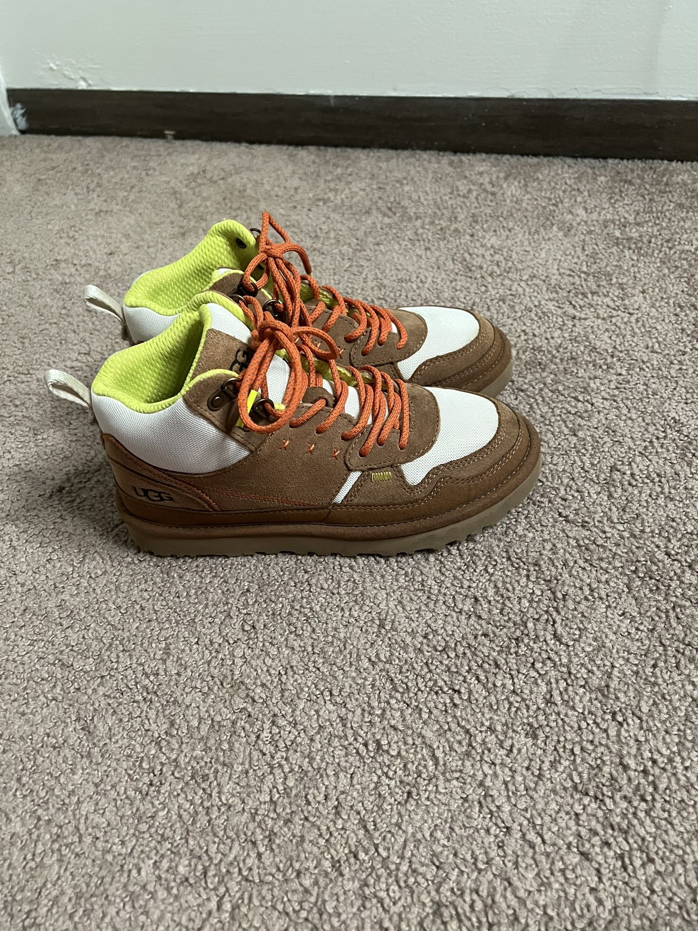 UGG Women's Highland Hi Heritage Sneaker size w7