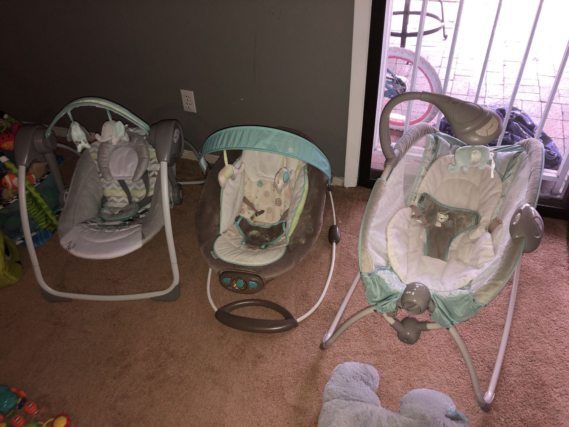 Entire baby set!!! swing bouncer and sleeper