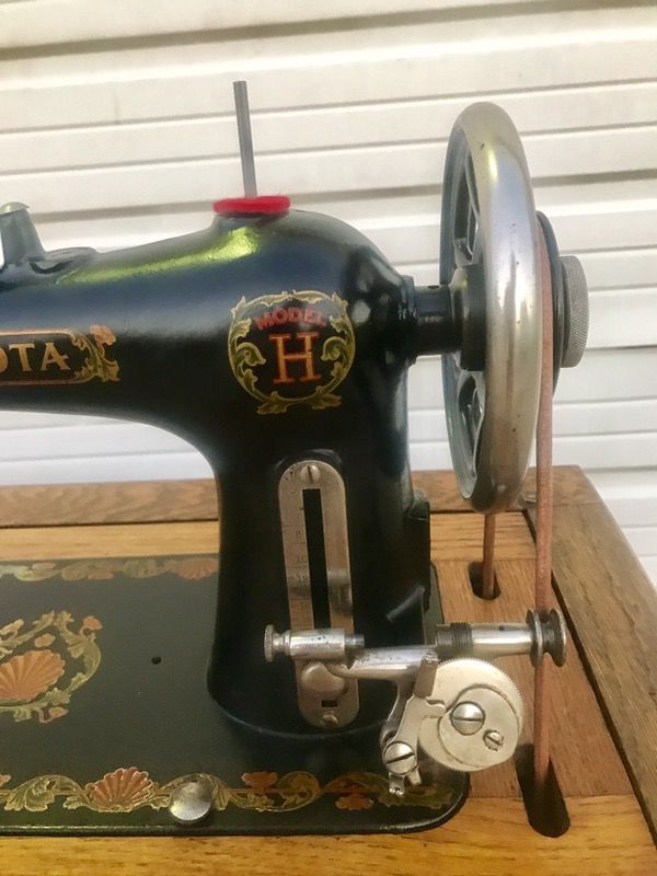 EARLY 1900's MINNESOTA (SEARS) MODEL H TREADLE SEWING MACHINE & TIGER