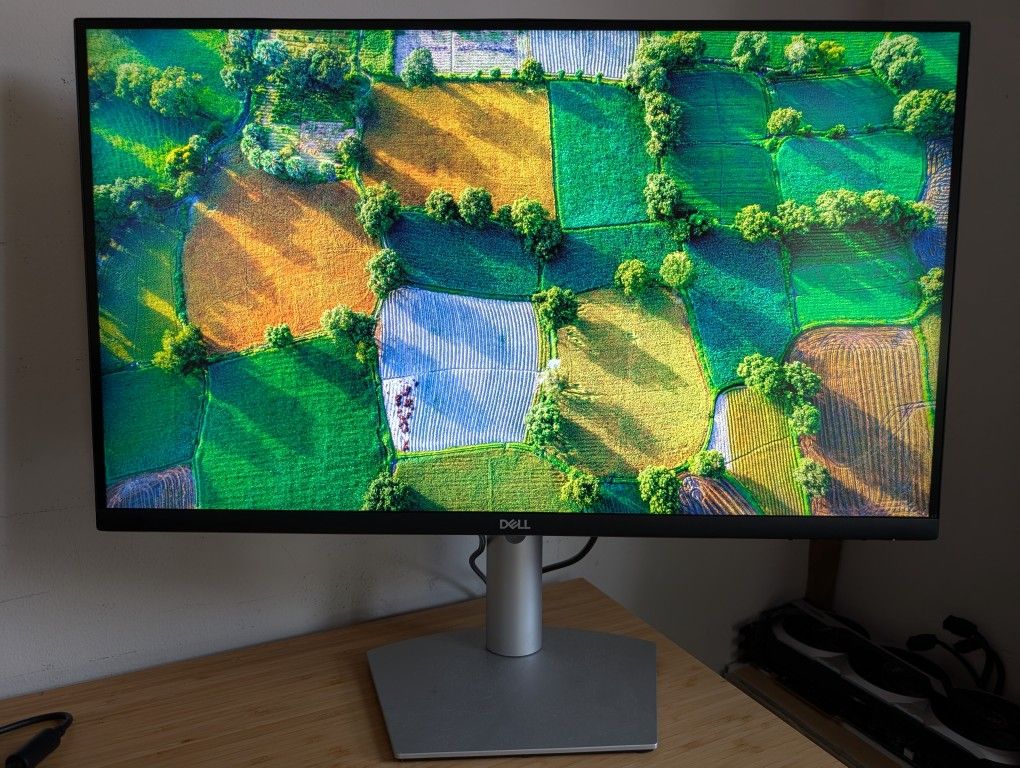 27-inch 4K UHD Monitor