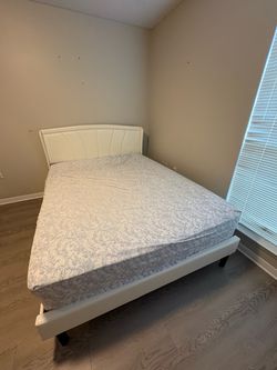 QUEEN SIZE BED FRAME AND MATTESS