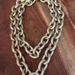 Stylish gold-tone chain necklace.