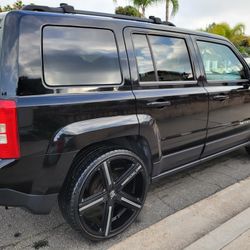 Jeep Patriot, Low Miles, Clean Title, Smogged, Registered, 22"rims, In-dash Navigation System, Runs And Drives Great 