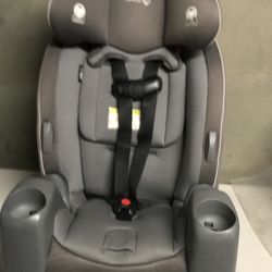 Safety 1st Car Seat (expires on 12/01/2031)